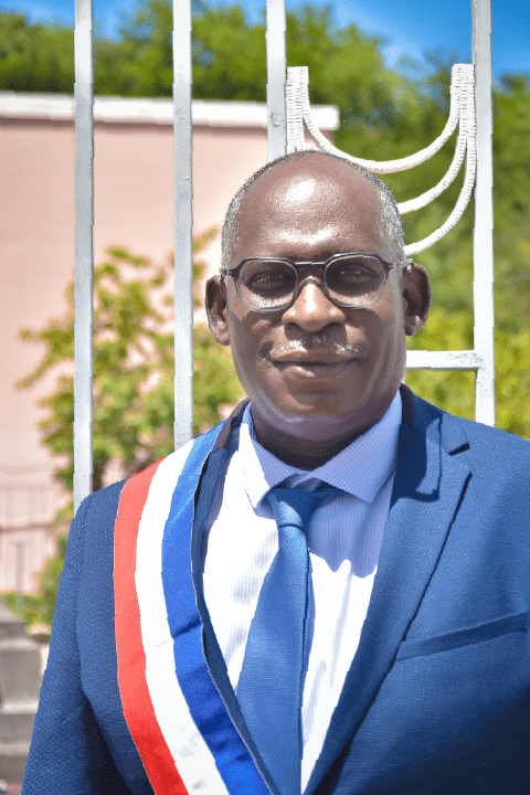 Portrait de Jean-Marc BOCQUET, Maire de Case-Pilote en extérieur