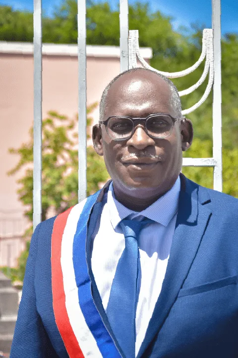 Portrait de Jean-Marc BOCQUET, Maire de Case-Pilote en extérieur